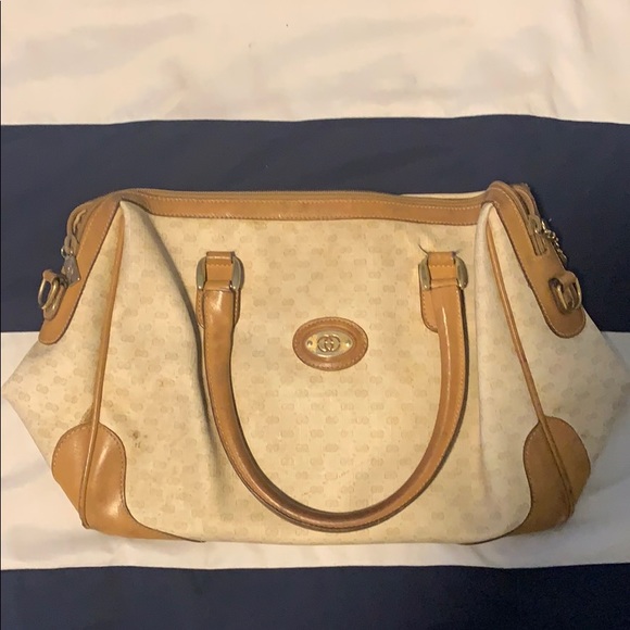 Gucci handbag. great condition!